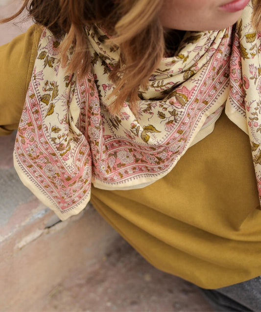 Foulard jaune pale