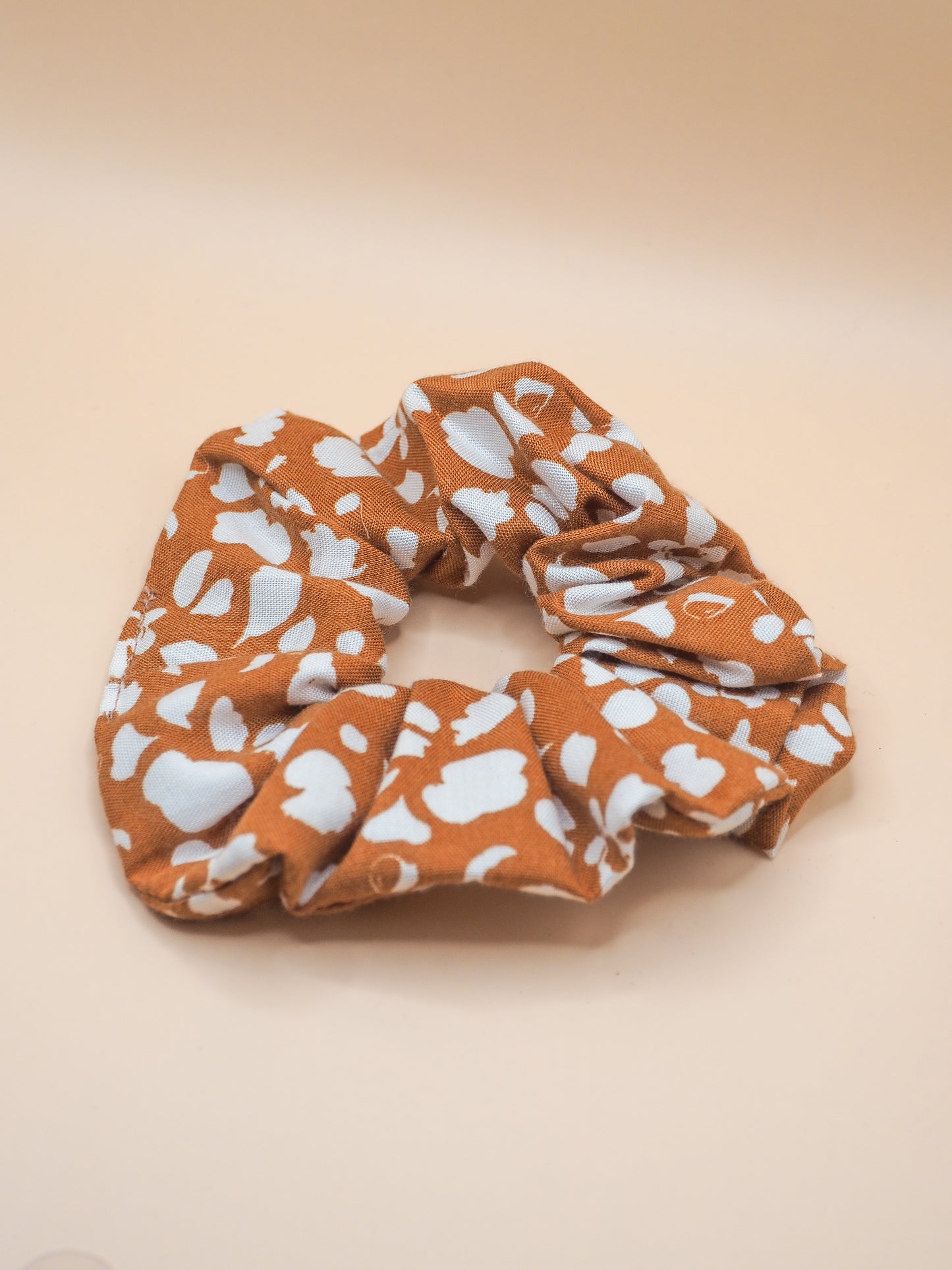 Chouchou camel motifs blancs