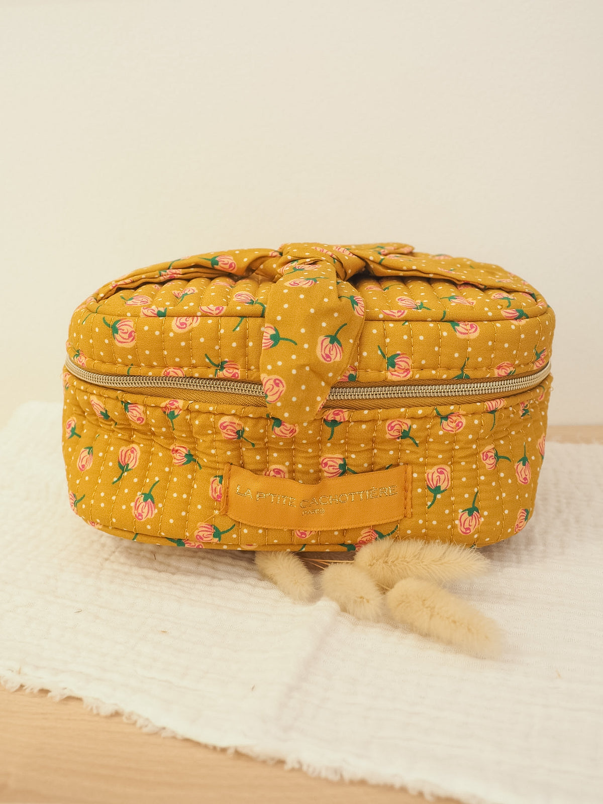 Vanity ocre