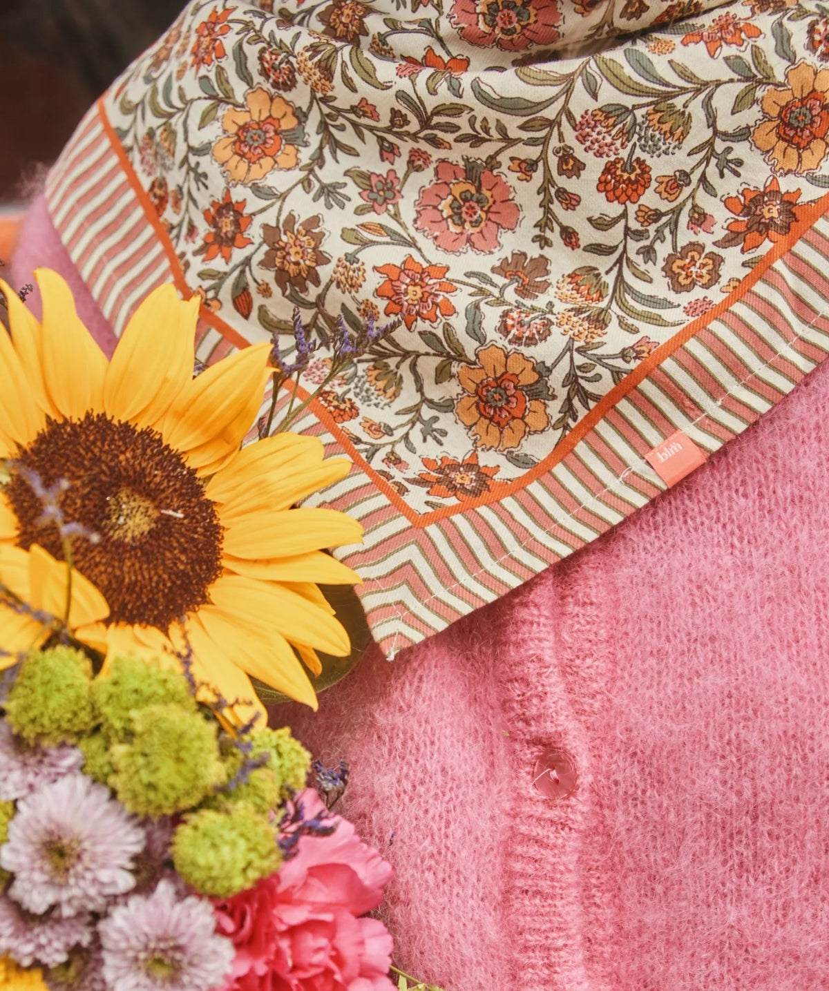 Foulard fleurs oranges
