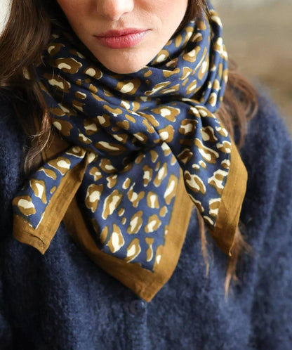 Foulard léopard marine