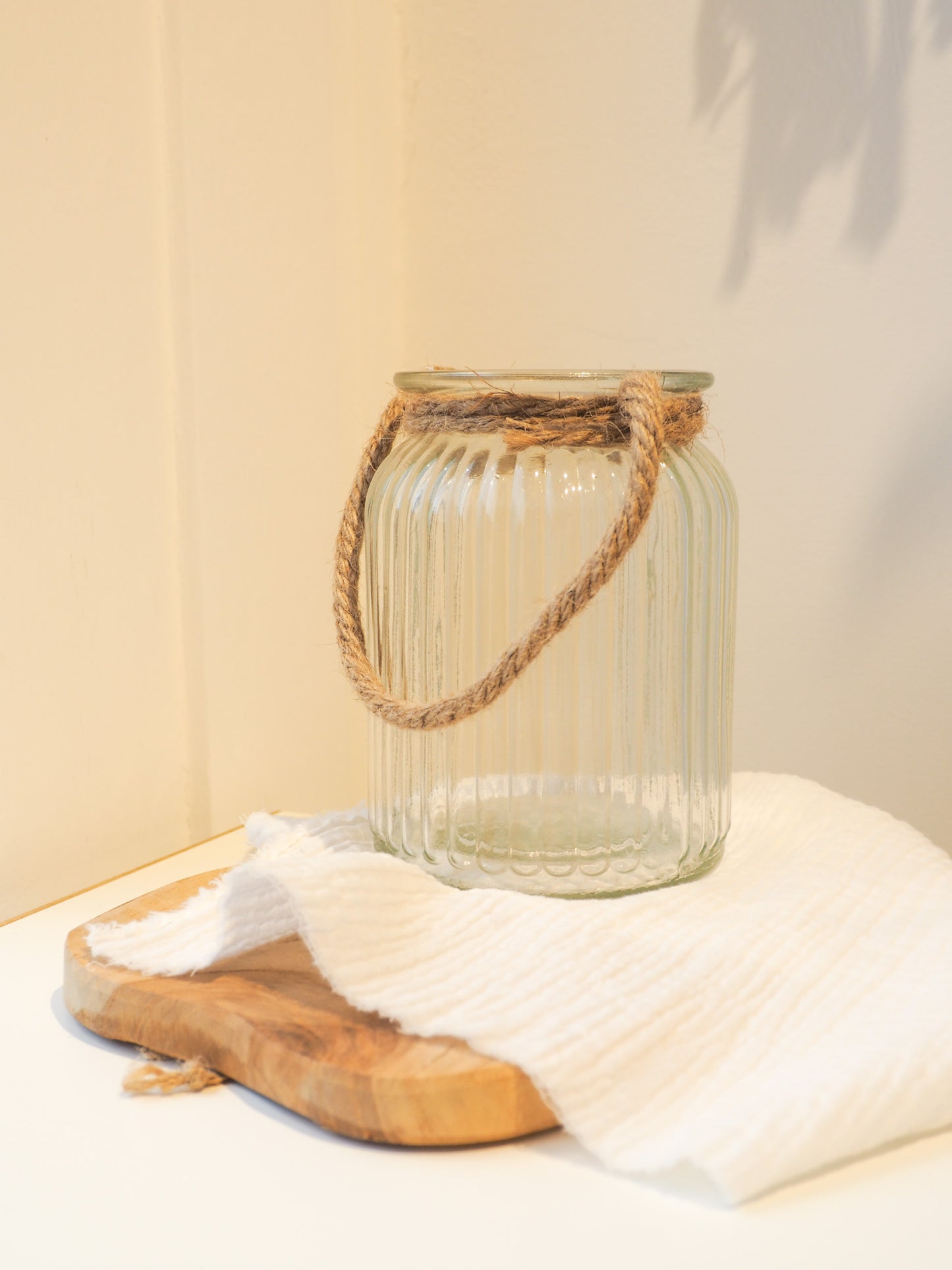 Vase avec anse en jute