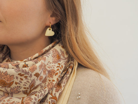 Interchangeable • Lily