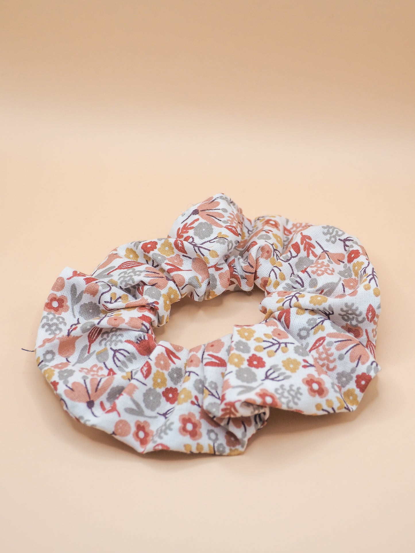 Chouchou fleuri rose/gris